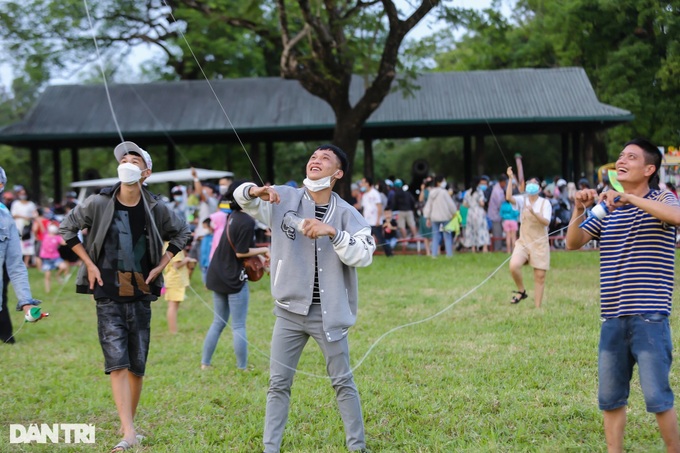 Thousands of kites fly at Hue festival - 6