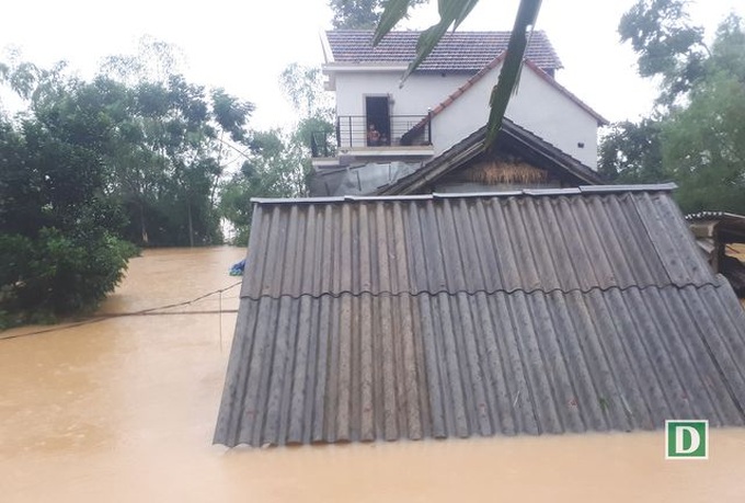 Many communes in Ha Tinh under water - 7