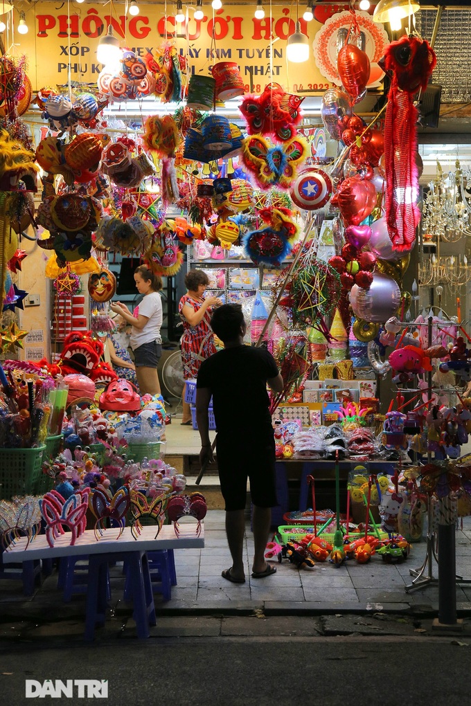 Hang Ma Street shines with Mid-Autumn Festival decorations - 4