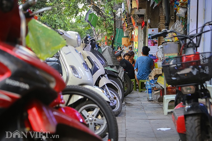 Pavement encroachment more rampant in Hanoi - 3 Pavement encroachment more rampant in Hanoi - 3
