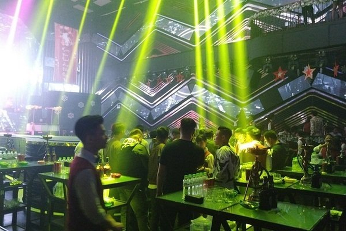 Danang reopens bars following long suspension - 1