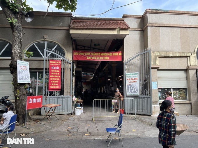 Ngoc Ha Market closed as new Covid-19 case detected - 1