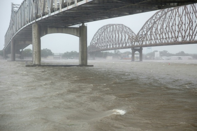 Tropical Storm Barry pelts Louisiana, millions brace for flooding - 1 Tropical Storm Barry pelts Louisiana, millions brace for flooding - 1