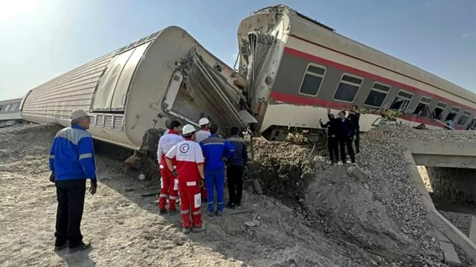 At least 17 killed in train derailment in central Iran - 1
