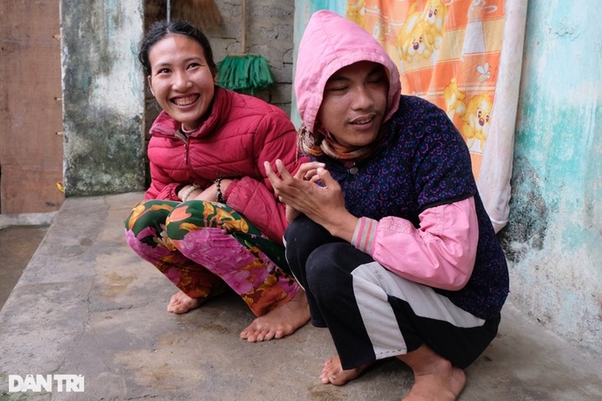 Poor man needs help to support mentally-ill children - 2