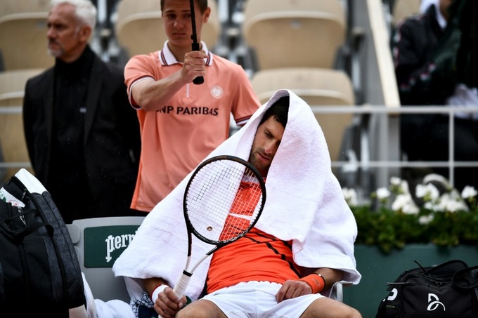Gone with the wind as Djokovic, Thiem blown off course at Roland Garros - 1 Gone with the wind as Djokovic, Thiem blown off course at Roland Garros - 1