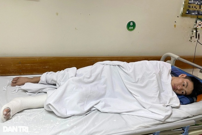 Teenager in need of support to recover from work accident - 1