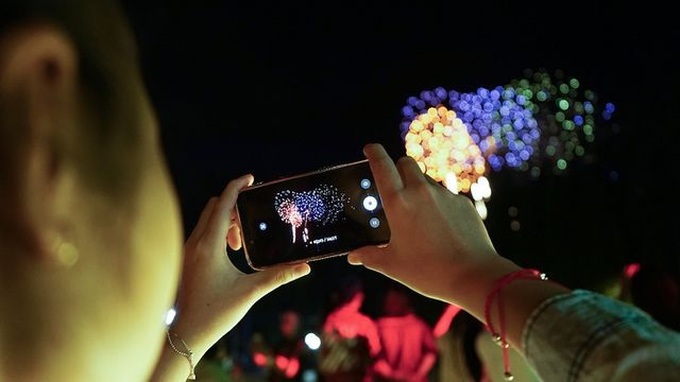 Fireworks light up HCM City sky on National Day - 10