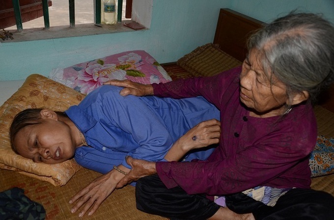 Elderly mother struggles to take care of ill daughter - 2 Elderly mother struggles to take care of ill daughter - 2