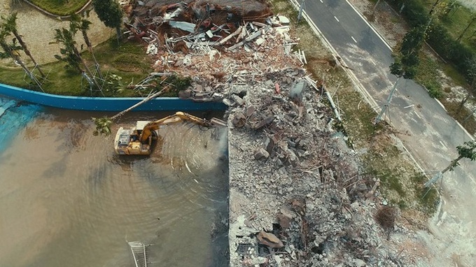 Hanoi’s biggest water park demolished for construction violation - 2
