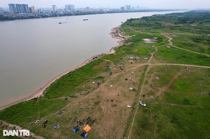 Red River crowded on Hung Kings' holiday - 7