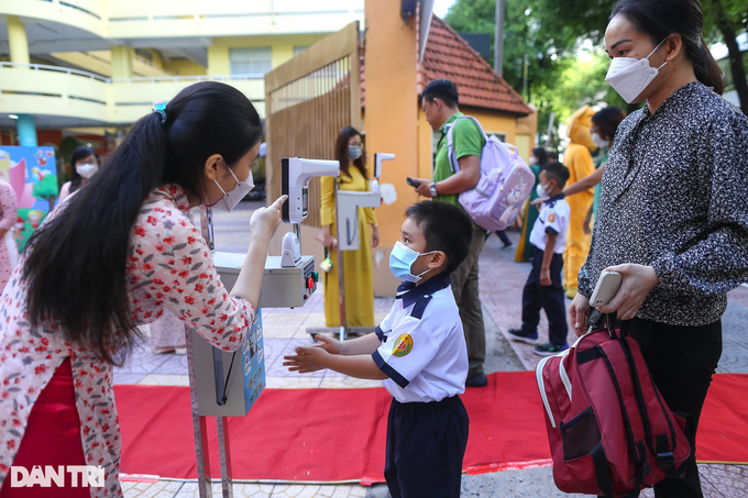 Million-plus students return to school in HCM City - 2