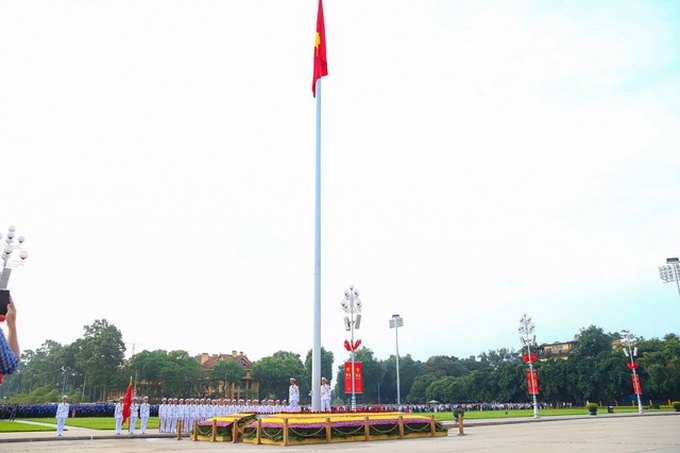 Flag-raising ceremony marks Vietnam's 79th National Day - 4 Flag-raising ceremony marks Vietnam's 79th National Day - 4