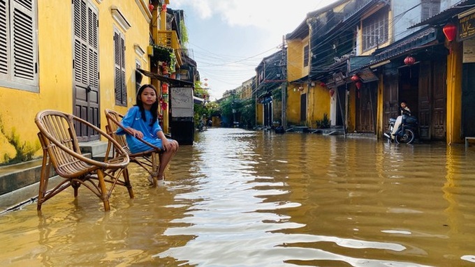 Heavy rains flood Hoi An - 3 Heavy rains flood Hoi An - 3
