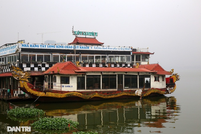 Floating restaurants left idle on the West Lake for years - 3