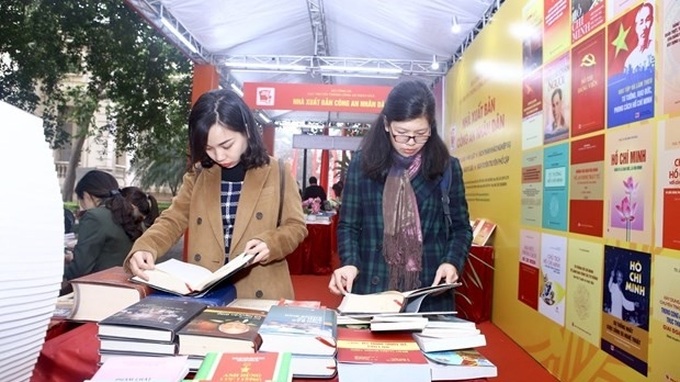 Hanoi book exhibition marks Party’s 90th anniversary - 1