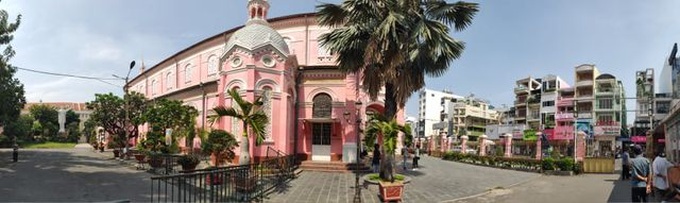 HCM City church attracts visitors - 7