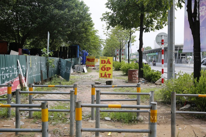 Hanoi pavements barriered off to traffic and vendors - 7 Hanoi pavements barriered off to traffic and vendors - 7