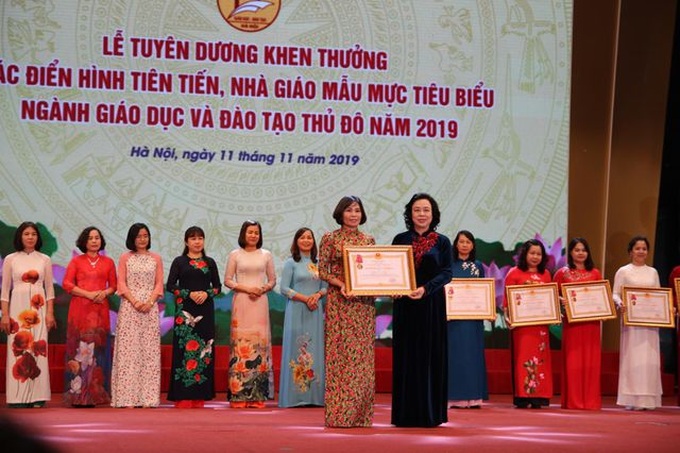 Hanoi honours 125 teachers - 1