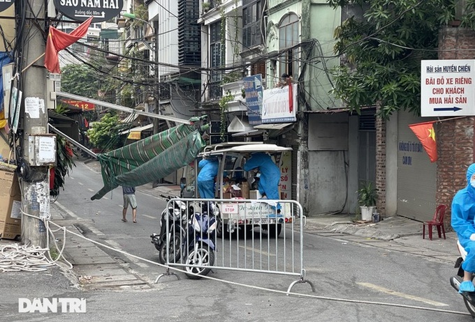 Electric tourist cars support locked-down Hanoi area - 8 Electric tourist cars support locked-down Hanoi area - 8