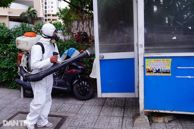 HCM City apartment building locked down following Covid-19 case - 6