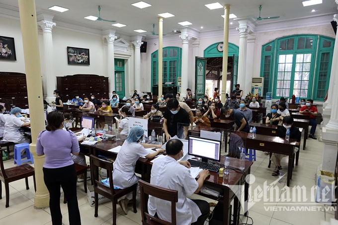 Hanoi launches largest Covid-19 vaccination campaign - 6
