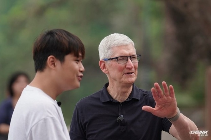 First busy day of Apple CEO Tim Cook in Hanoi - 7