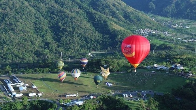 Tuyen Quang hosts first int’l hot air balloon fest - 1 Tuyen Quang hosts first int’l hot air balloon fest - 1