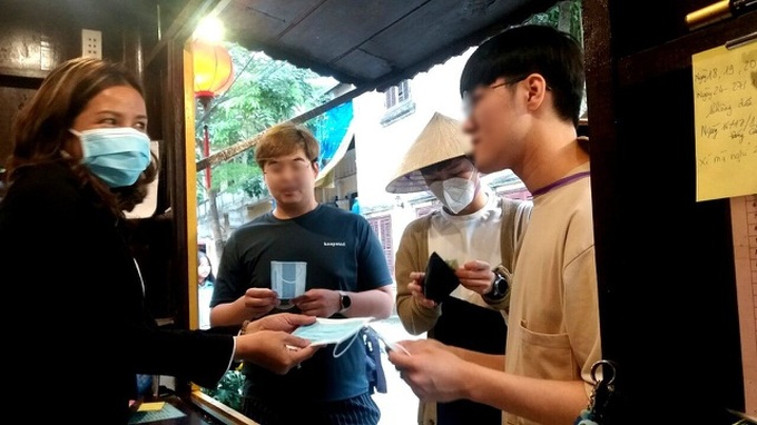 Another British citizen tested positive for Covid-19 in Vietnam - 1