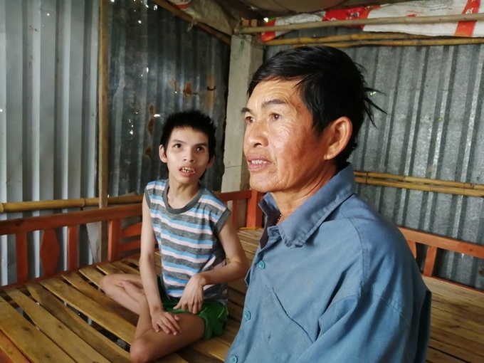 Ailing man with disabled son needs help - 1