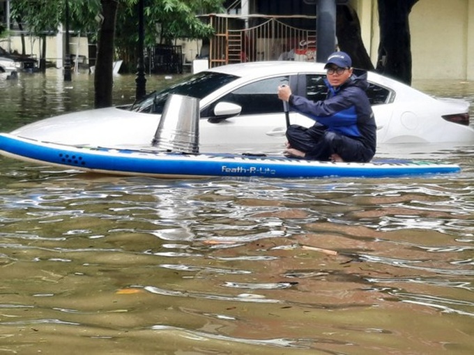 Thua Thien-Hue prepares responses to severe floods - 1