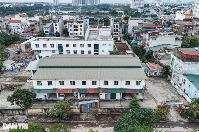 Many Hanoi markets left abandoned - 8