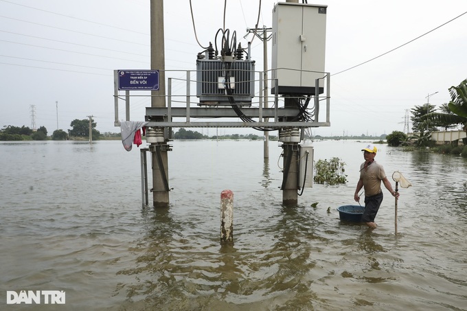 Hanoi village isolated by flooding - 9 Hanoi village isolated by flooding - 9