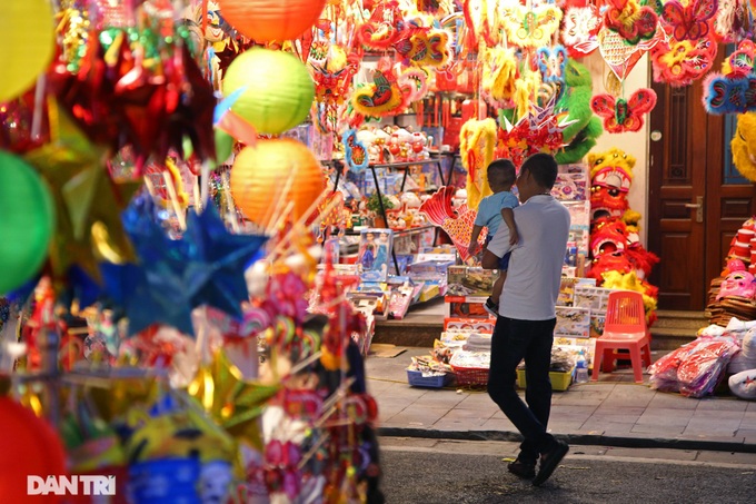 Hang Ma Street shines with Mid-Autumn Festival decorations - 5