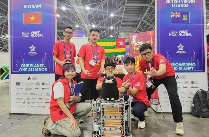 Vietnamese students win gold medal at world’s largest robotic competition - 1 Vietnamese students win gold medal at world’s largest robotic competition - 1