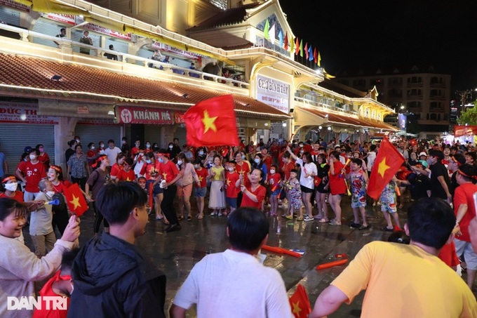 Celebrations as Vietnam wins SEA Games football gold - 8