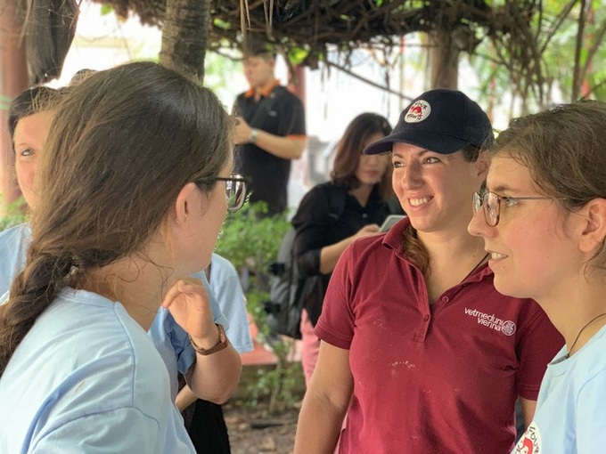 Caged bears rescued in Binh Duong - 4 Caged bears rescued in Binh Duong - 4