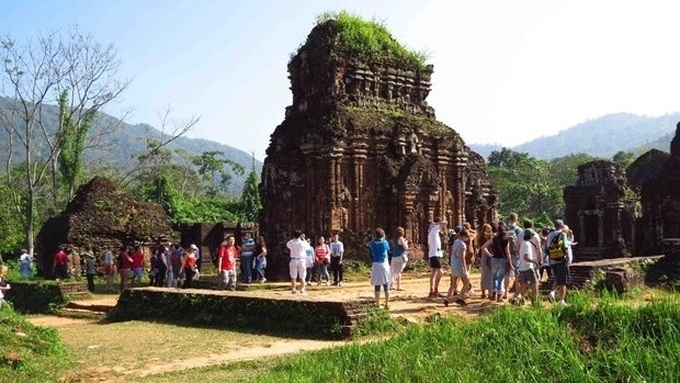 International visitors to Vietnam see slight increase in October - 1