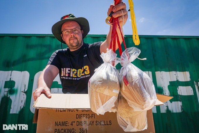 Teams ready for Da Nang International Fireworks Festival opening ceremony - 8