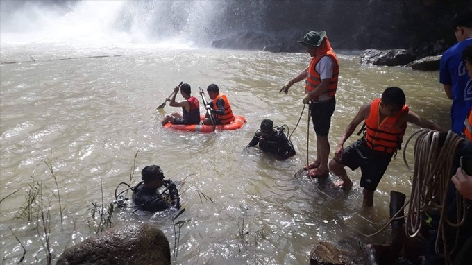 Three people go missing at Central Highlands waterfall - 1