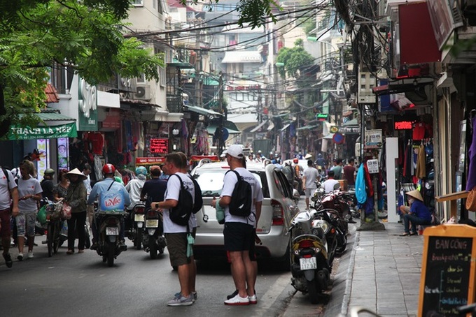 More pedestrian streets in Hanoi Old Quarter proposed - 3