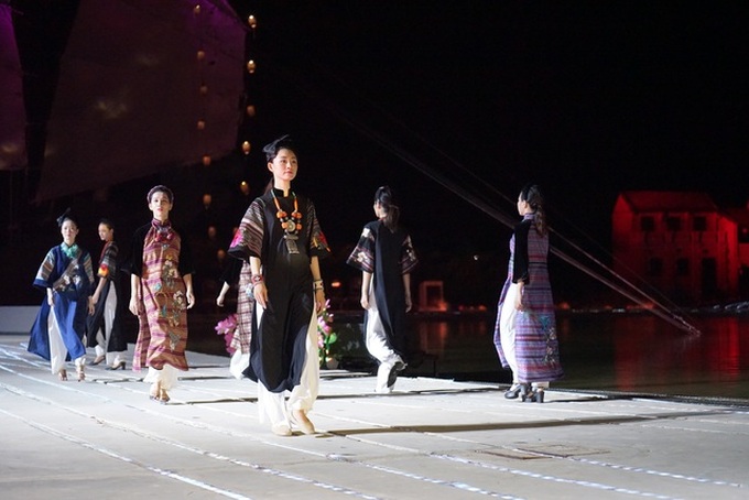 Vietnamese attractions honoured at ao dai show - 3
