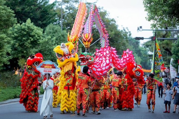 Full-moon festival celebrated nationwide - 8