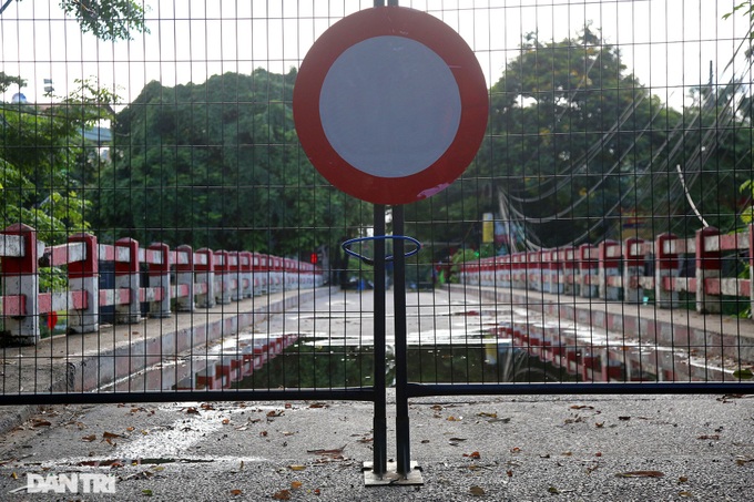 Roadblocks added for Covid-19 prevention in Hanoi - 1 Roadblocks added for Covid-19 prevention in Hanoi - 1