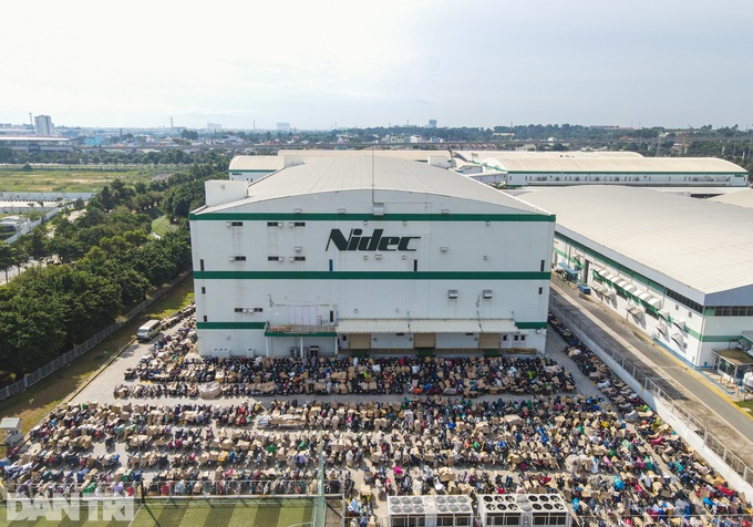 Thousands quarantined inside Ho Chi Minh City company - 1