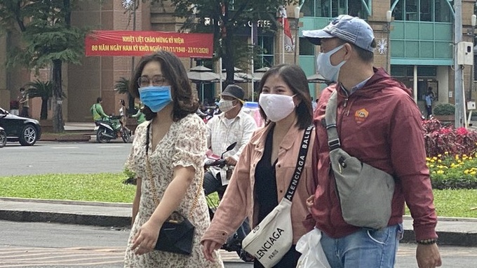 HCM City face mask sale stronger after new Covid-19 outbreak - 6