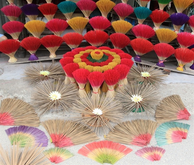 Sights and smells of incense making village lure tourists - 1 Sights and smells of incense making village lure tourists - 1