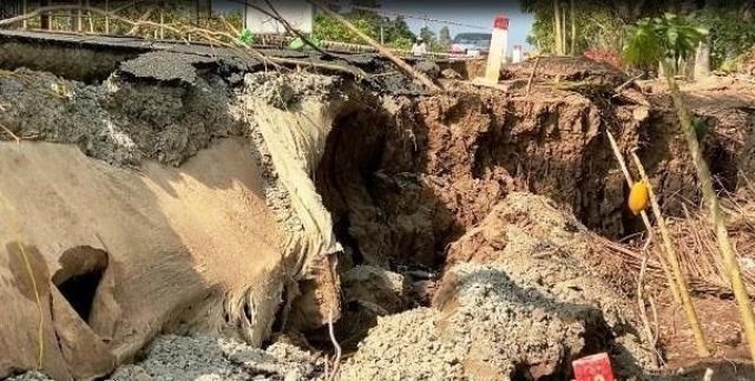 Thousands in Ca Mau affected by subsidence - 1