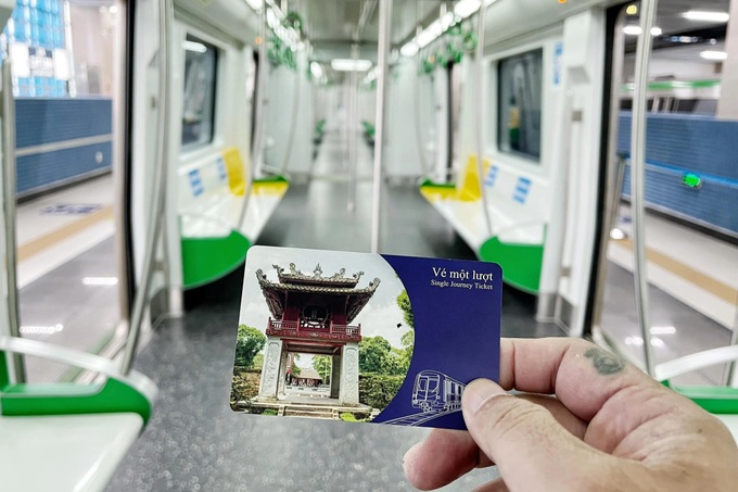Hanoi metro passenger numbers fall after ticket sales begin - 7