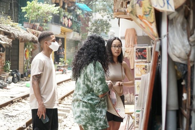 Iconic Hanoi train street cafes reopen - 4